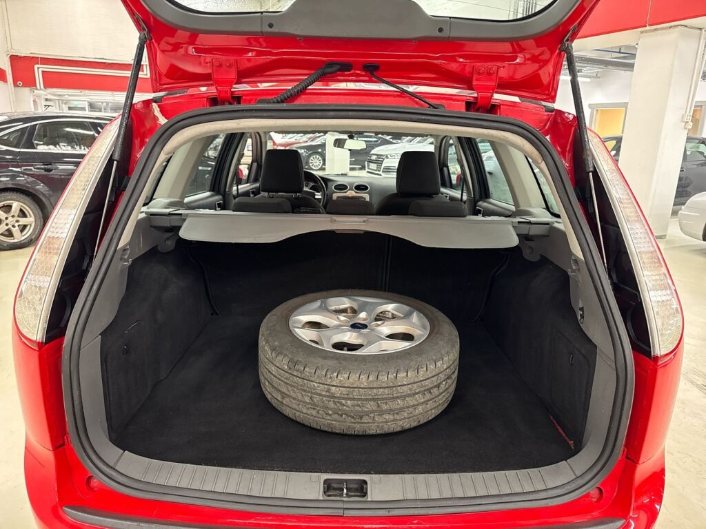 Ford Focus 2010 Punainen