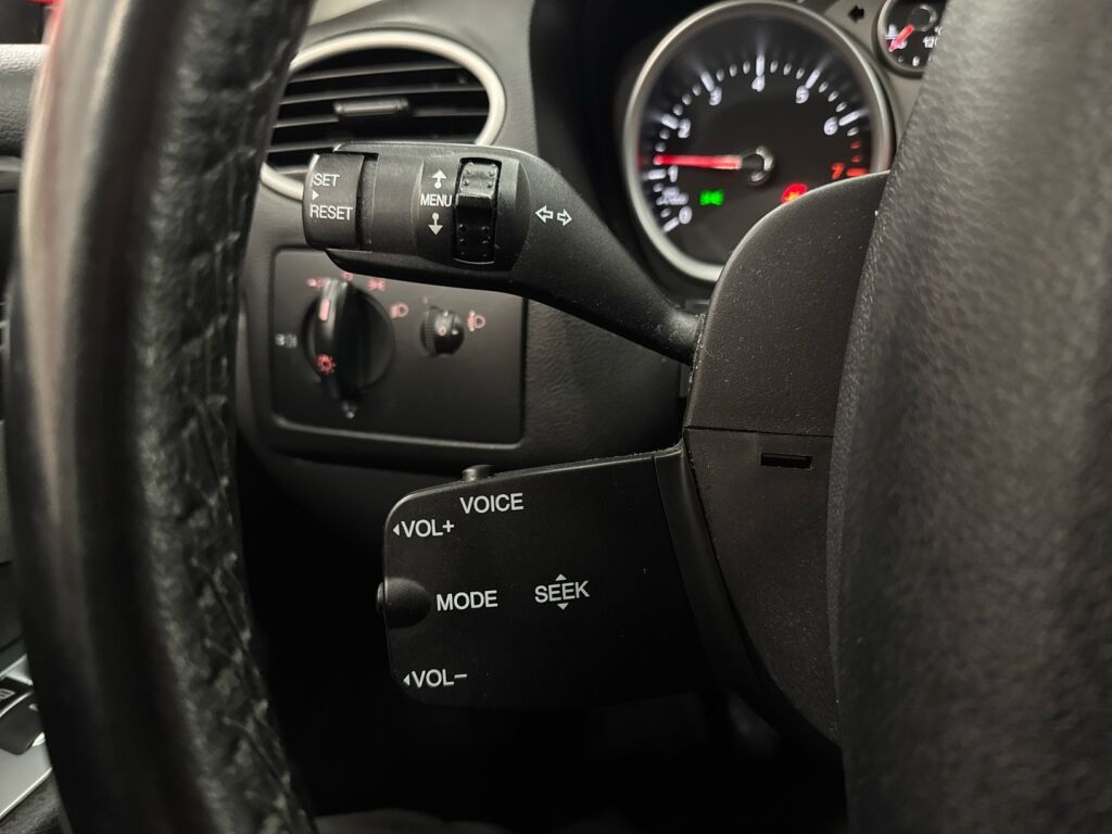 Ford Focus 2010 Punainen