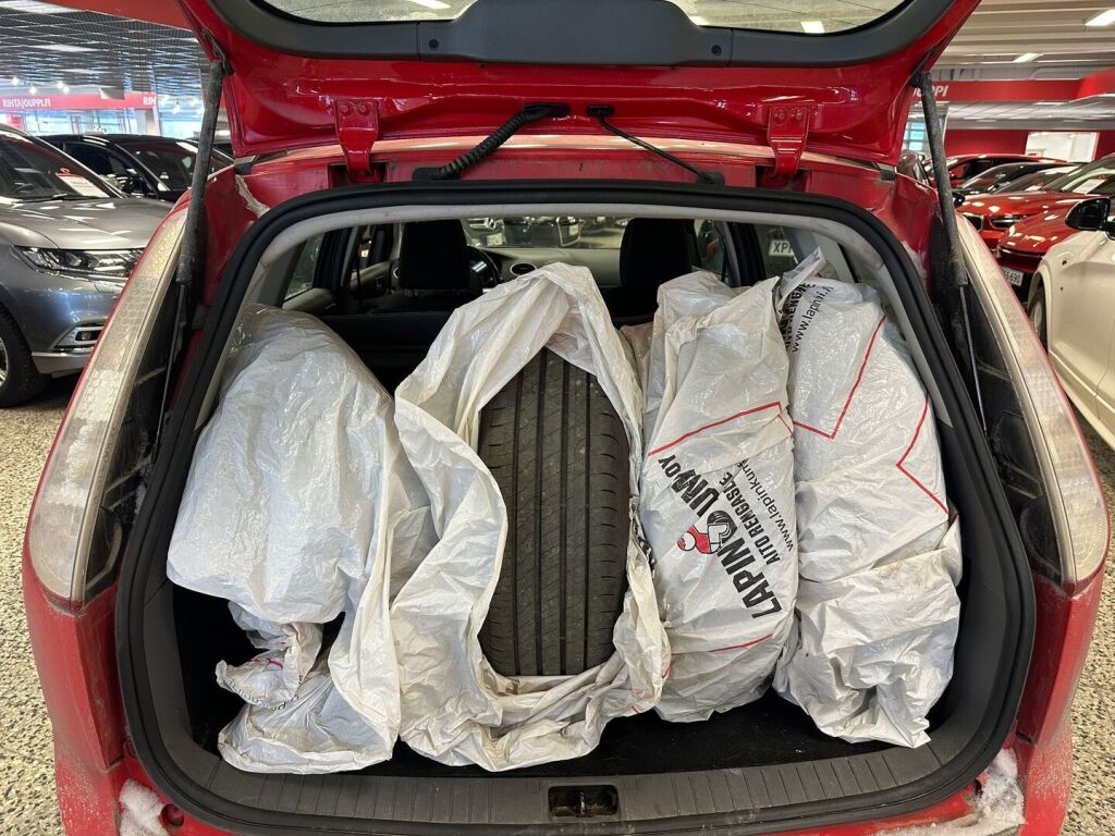 Ford Focus 2010 Punainen