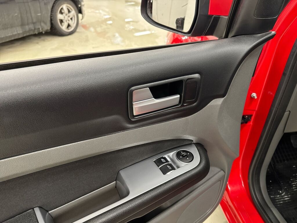 Ford Focus 2010 Punainen