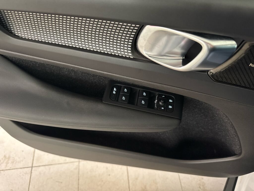 Volvo XC40 2021 Valkoinen