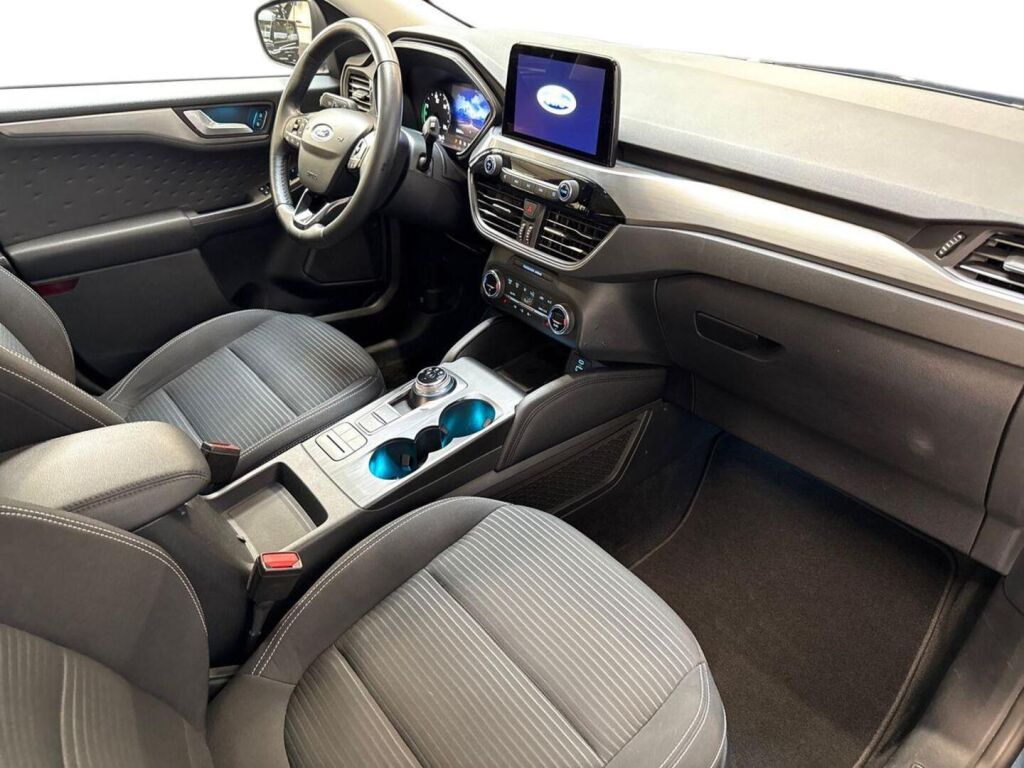 Ford Kuga 2021 Sininen