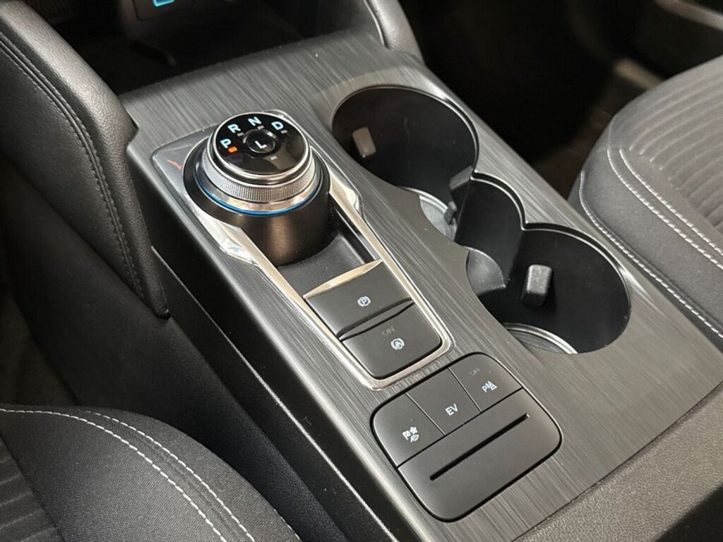 Ford Kuga 2021 Sininen