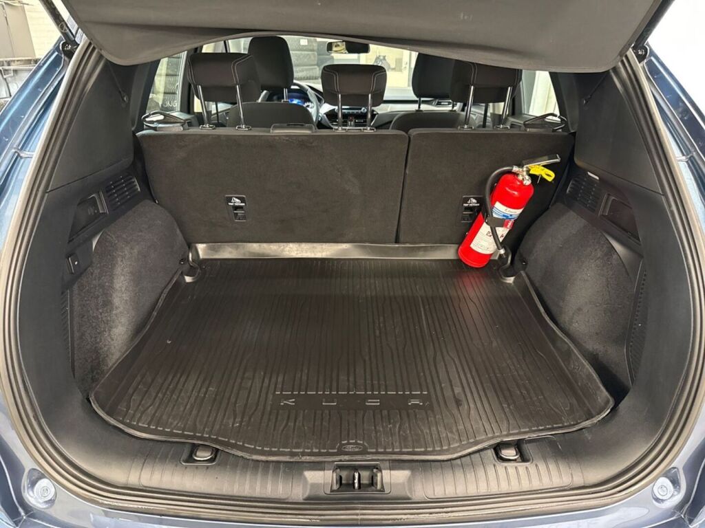 Ford Kuga 2021 Sininen