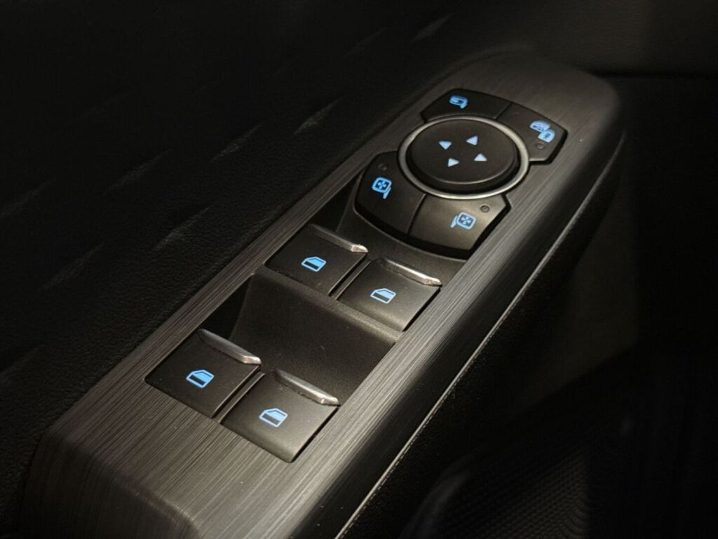 Ford Kuga 2021 Sininen