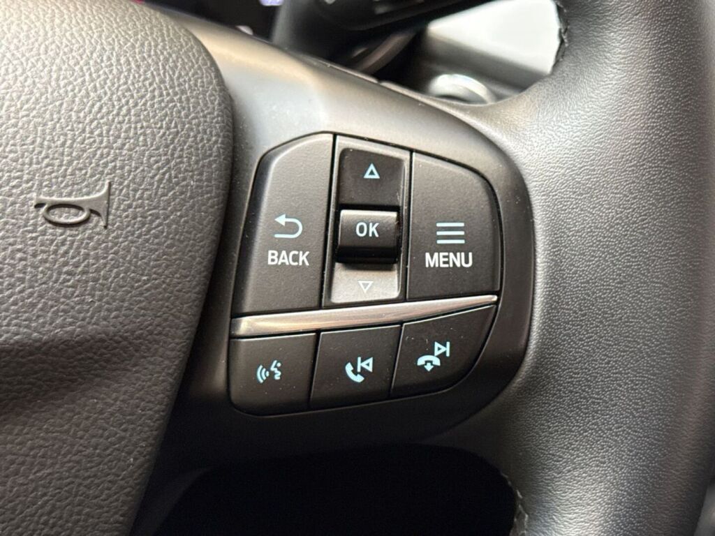 Ford Kuga 2021 Sininen