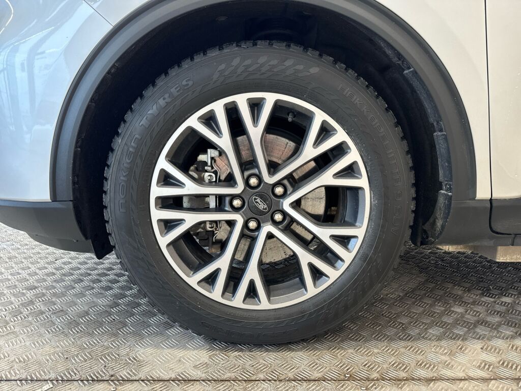 Ford Kuga 2021 Harmaa