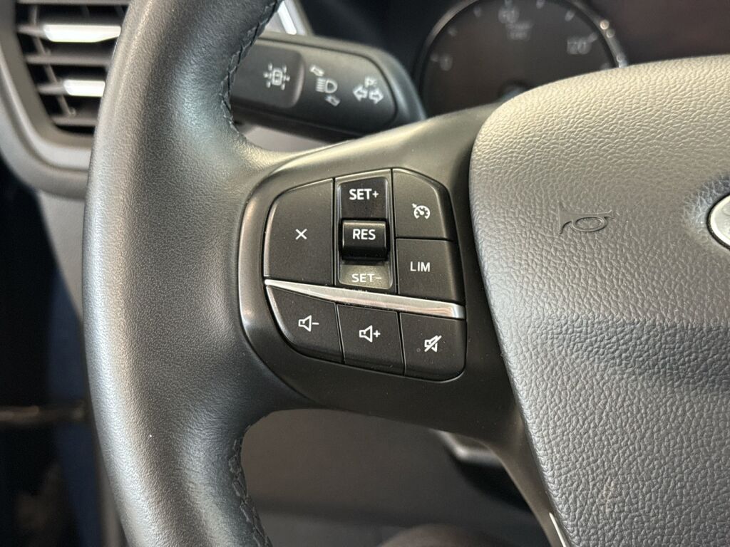 Ford Kuga 2021 Sininen