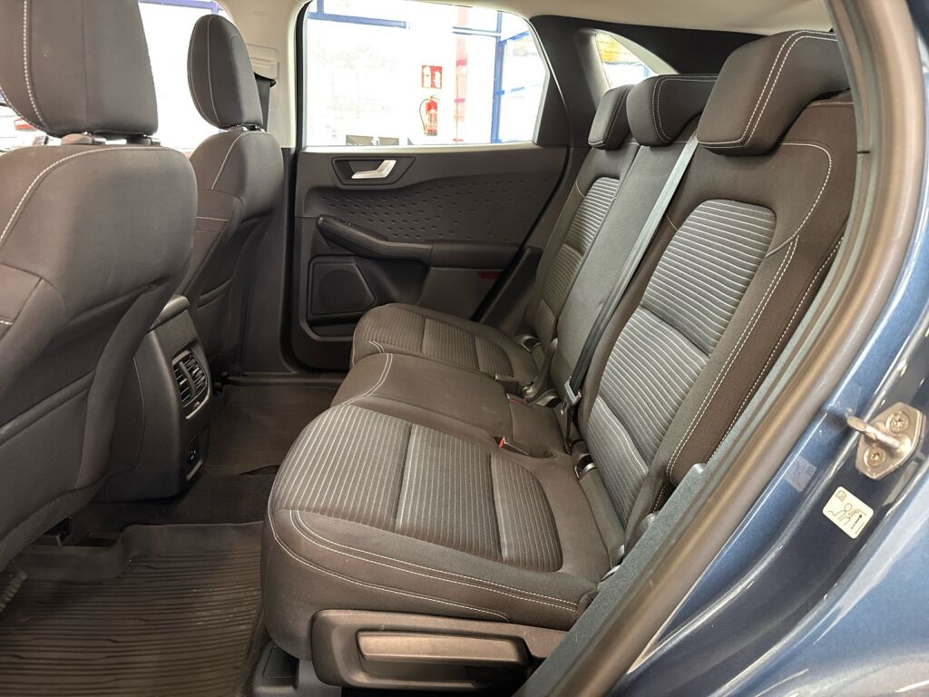 Ford Kuga 2021 Sininen