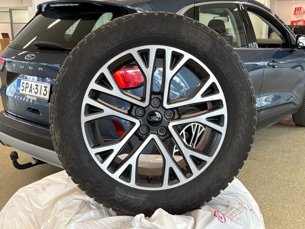 Ford Kuga 2021 Sininen