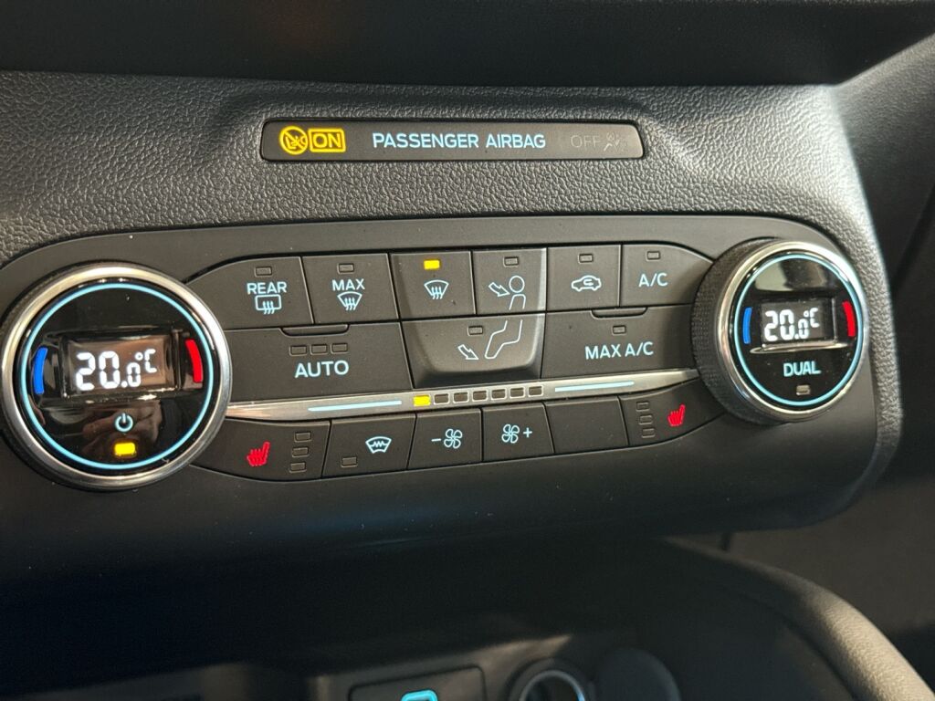 Ford Kuga 2021 Sininen