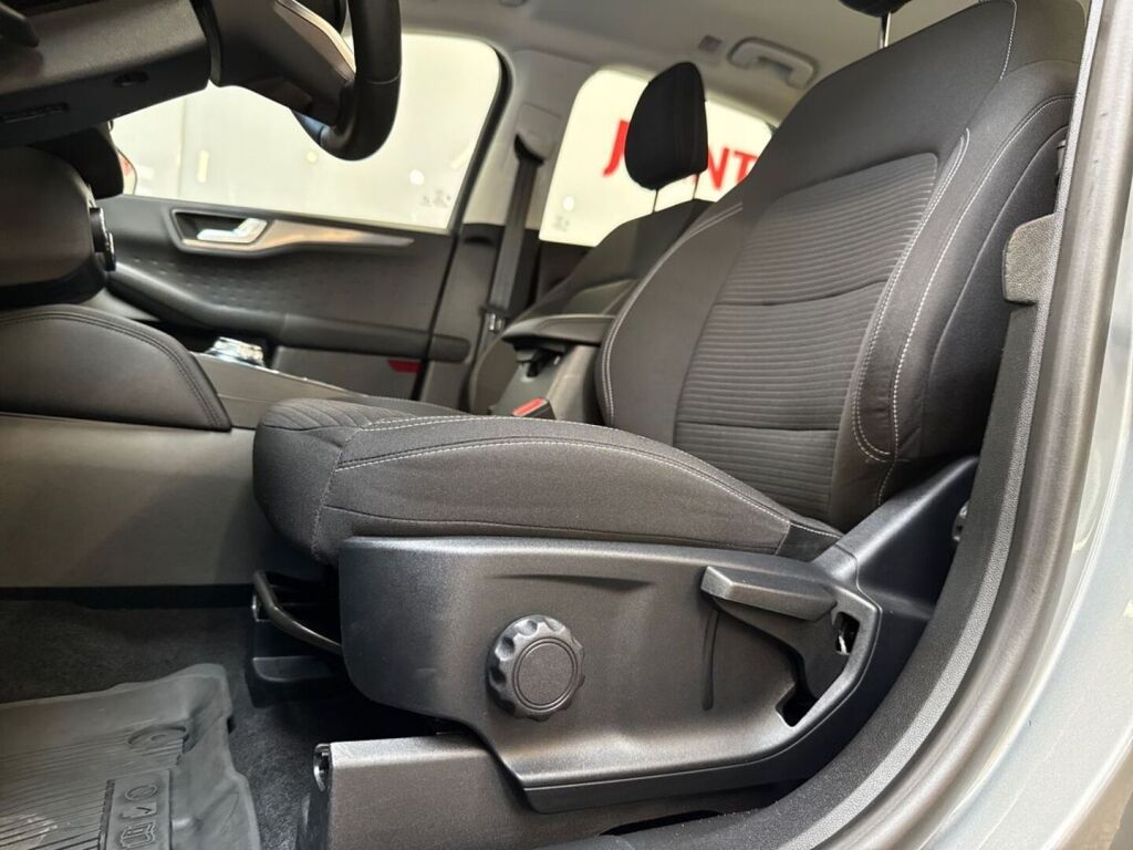 Ford Kuga 2021 Harmaa