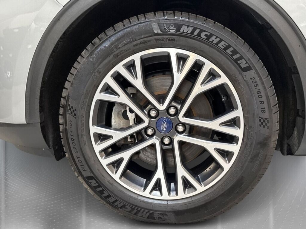 Ford Kuga 2021 Harmaa