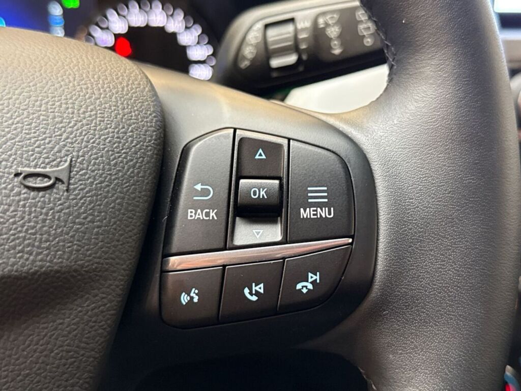 Ford Kuga 2021 Harmaa