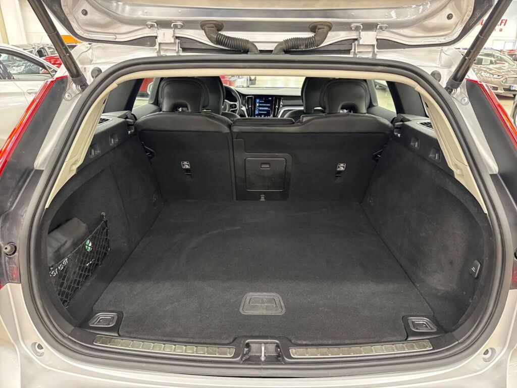 Volvo V60 2020 Harmaa