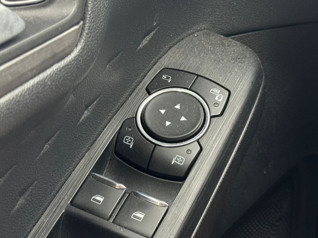 Ford Kuga 2021 Harmaa