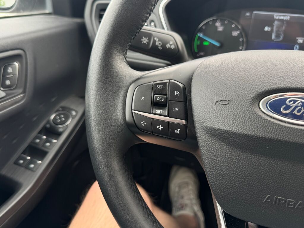 Ford Kuga 2021 Harmaa