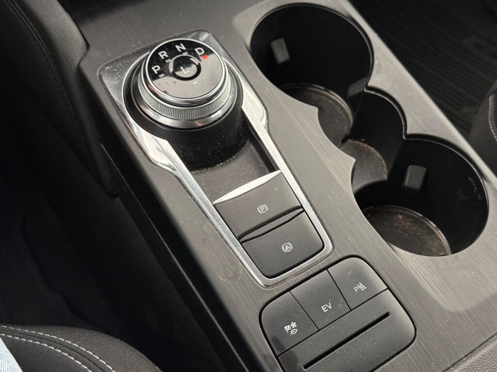 Ford Kuga 2021 Harmaa