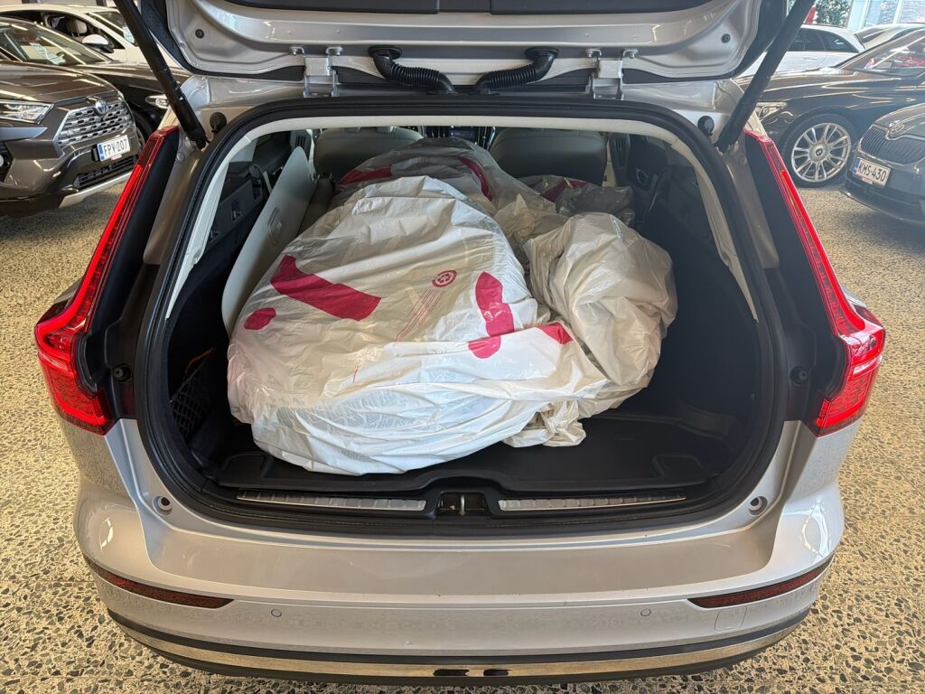 Volvo V60 2023 Harmaa