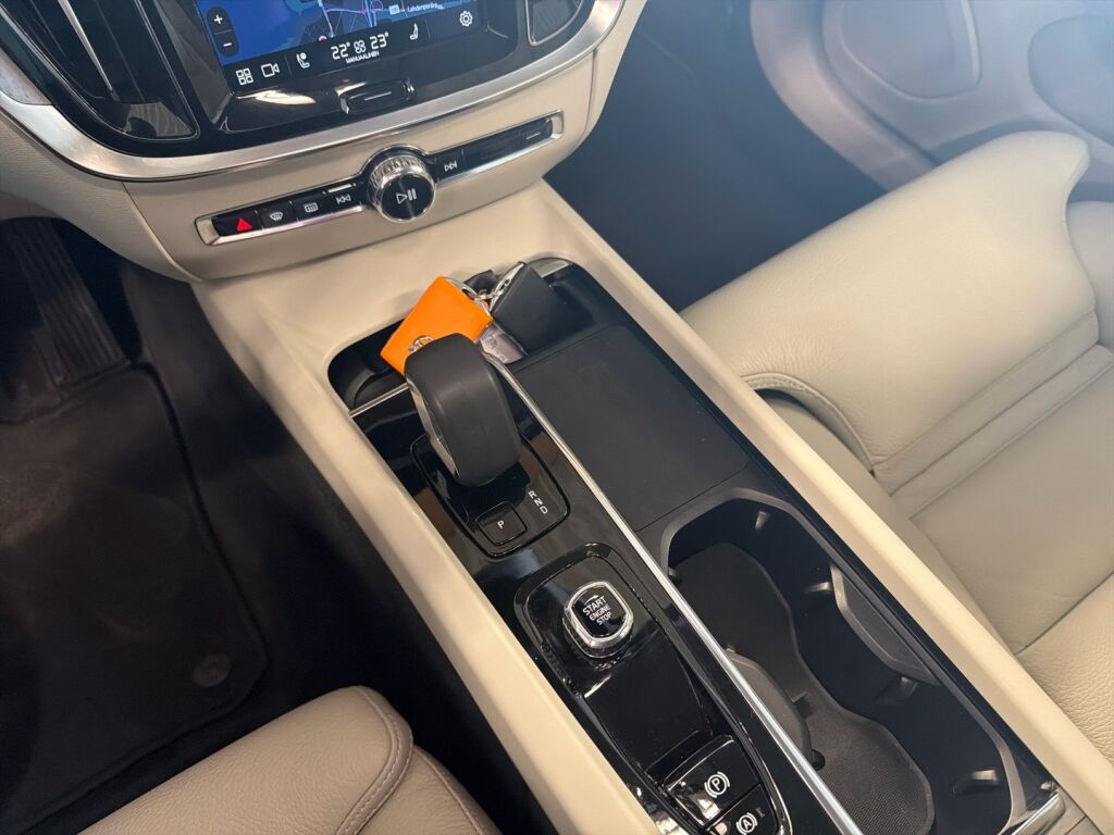 Volvo V60 2023 Harmaa