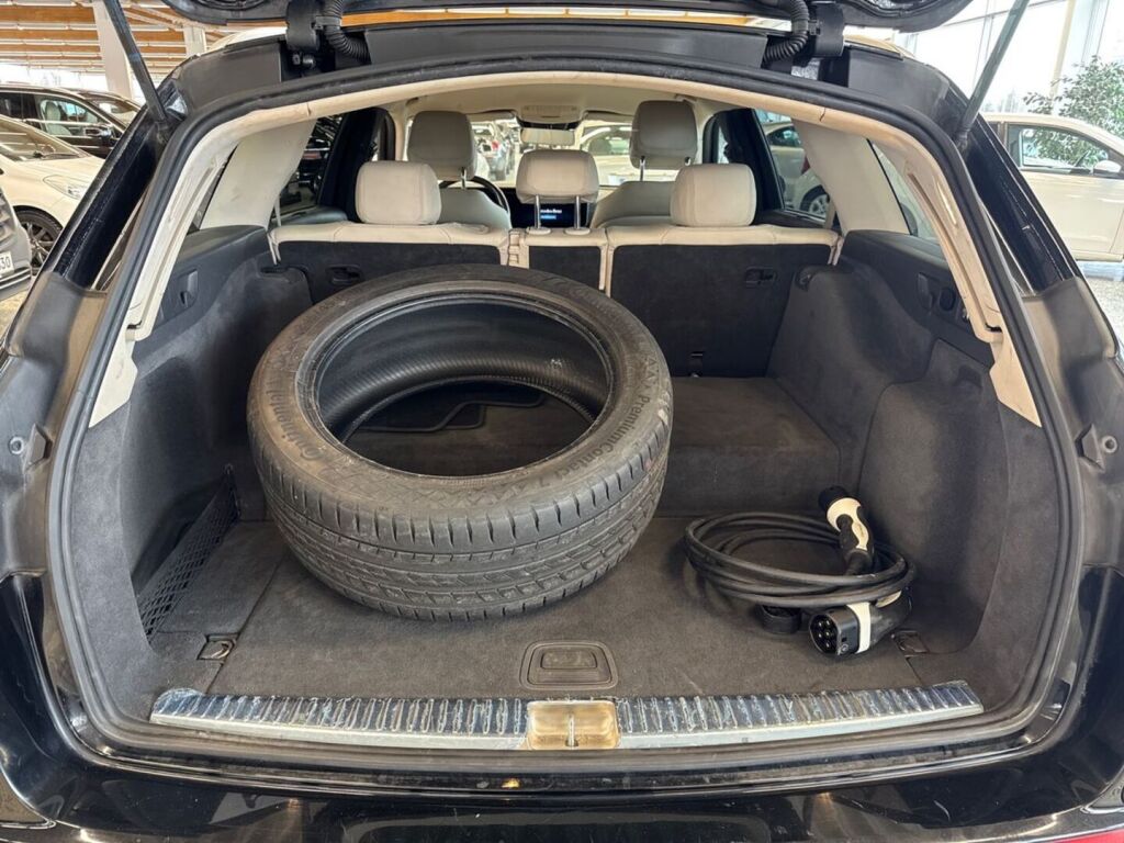 Mercedes-Benz E 2022 Musta