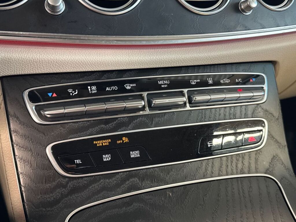 Mercedes-Benz E 2022 Musta