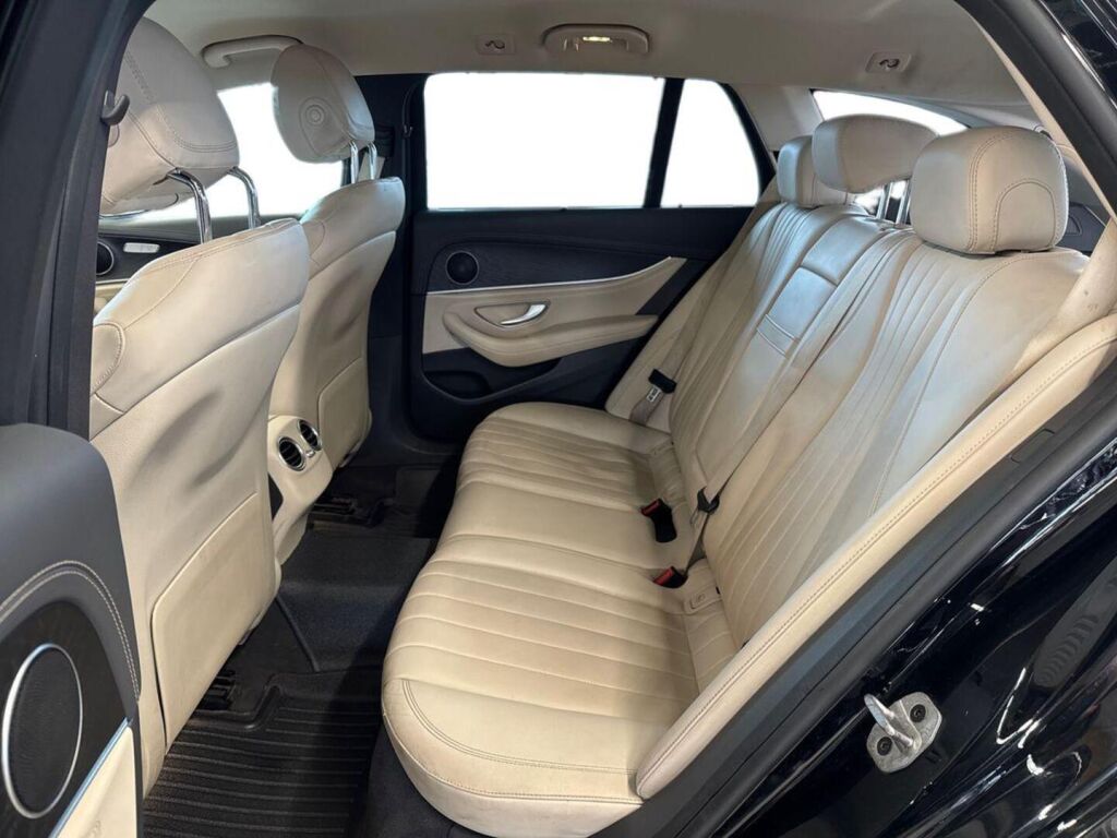Mercedes-Benz E 2022 Musta