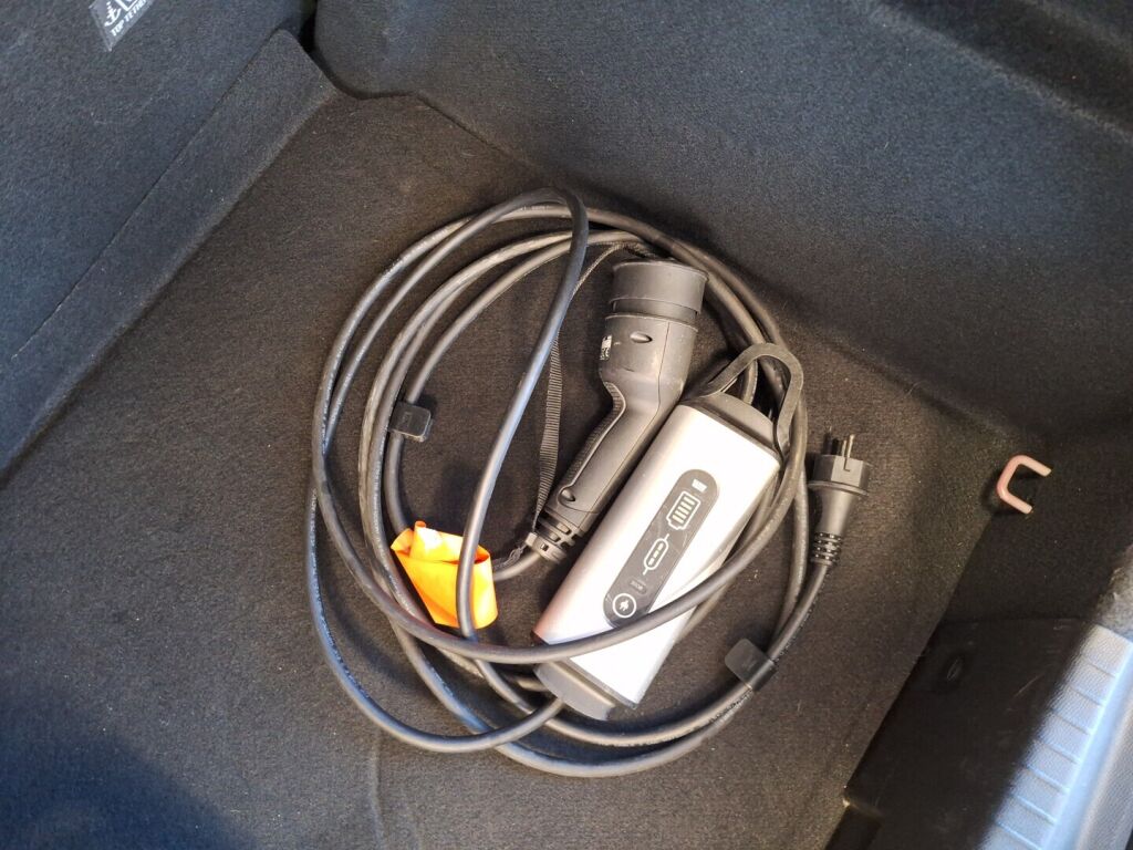 Opel Corsa-e 2023 Punainen