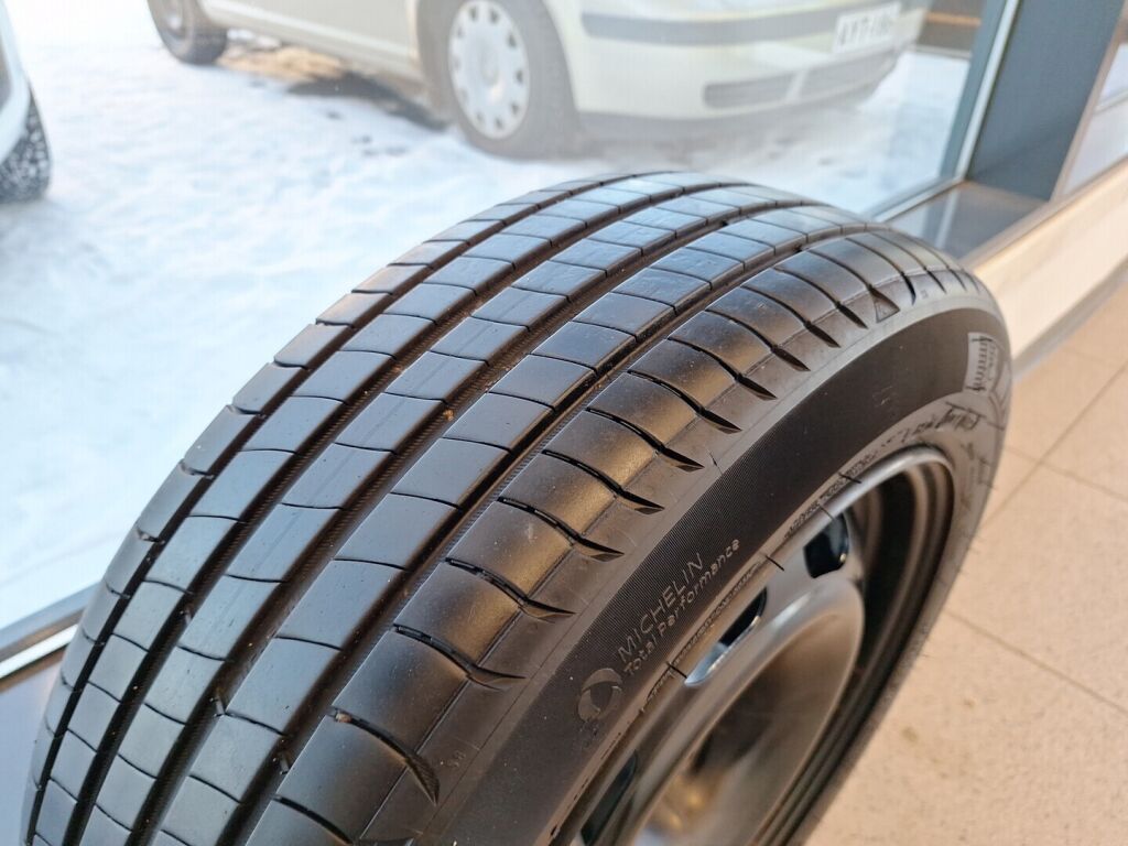 Opel Corsa-e 2023 Punainen