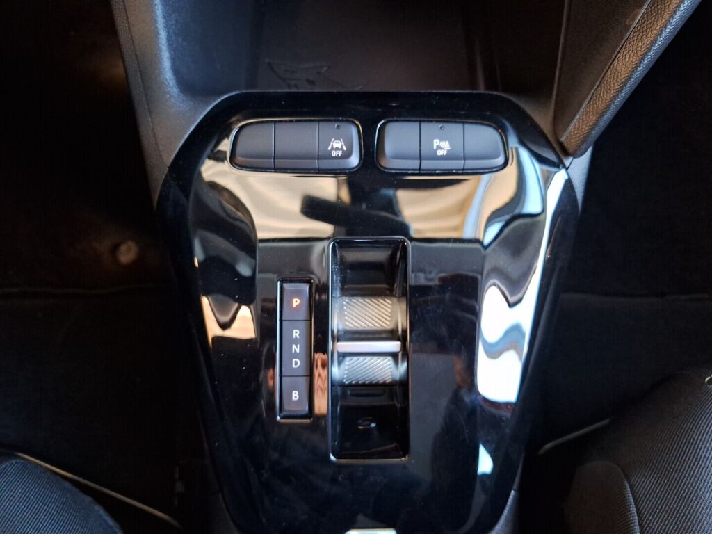 Opel Corsa-e 2023 Punainen