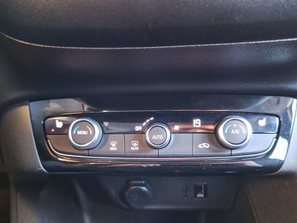 Opel Corsa-e 2023 Punainen