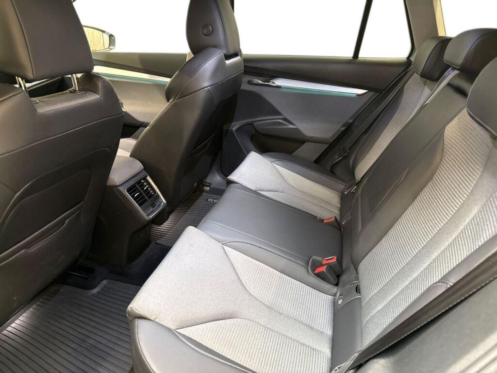 Skoda Enyaq 2023 Vihreä