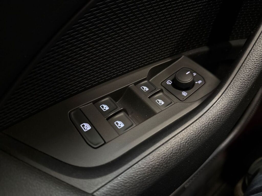Skoda Octavia 2023 Sininen