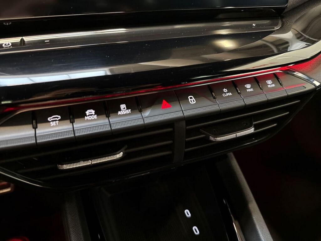 Skoda Octavia 2023 Sininen