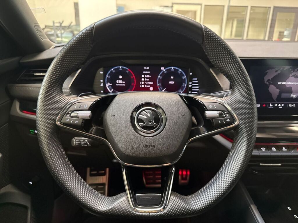 Skoda Octavia 2023 Sininen