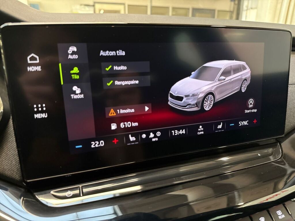 Skoda Octavia 2023 Sininen