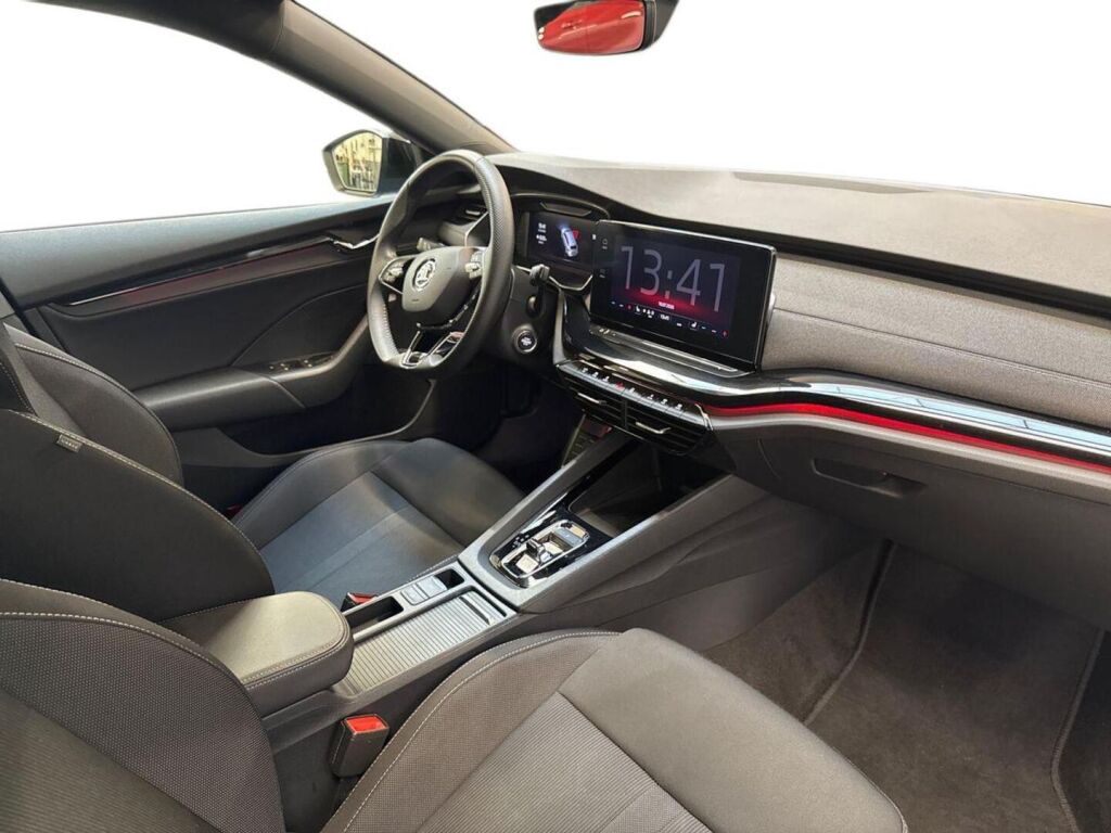 Skoda Octavia 2023 Sininen