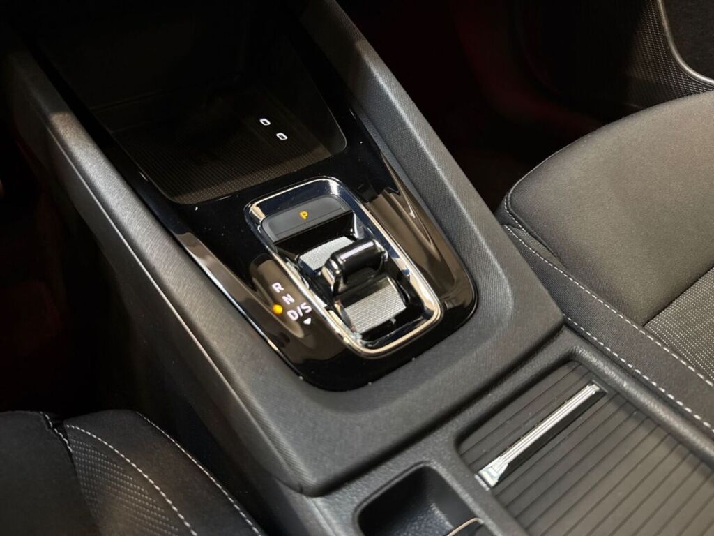 Skoda Octavia 2023 Sininen