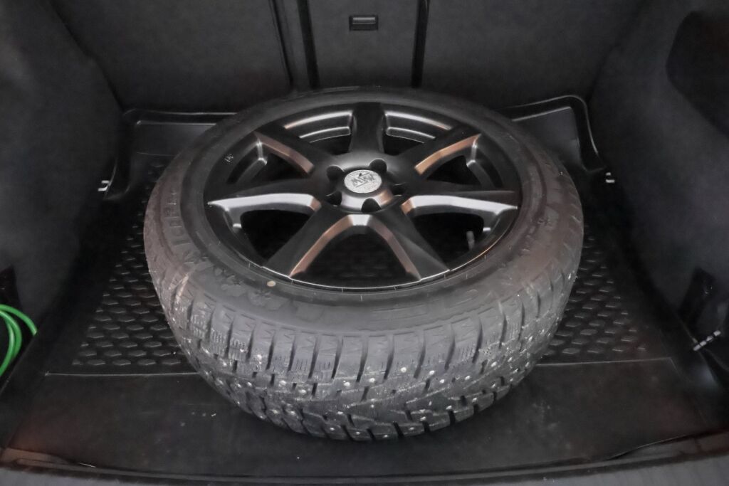 Skoda Karoq 2019 Valkoinen