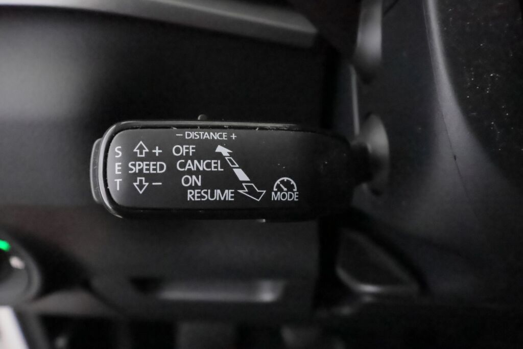 Skoda Karoq 2019 Valkoinen