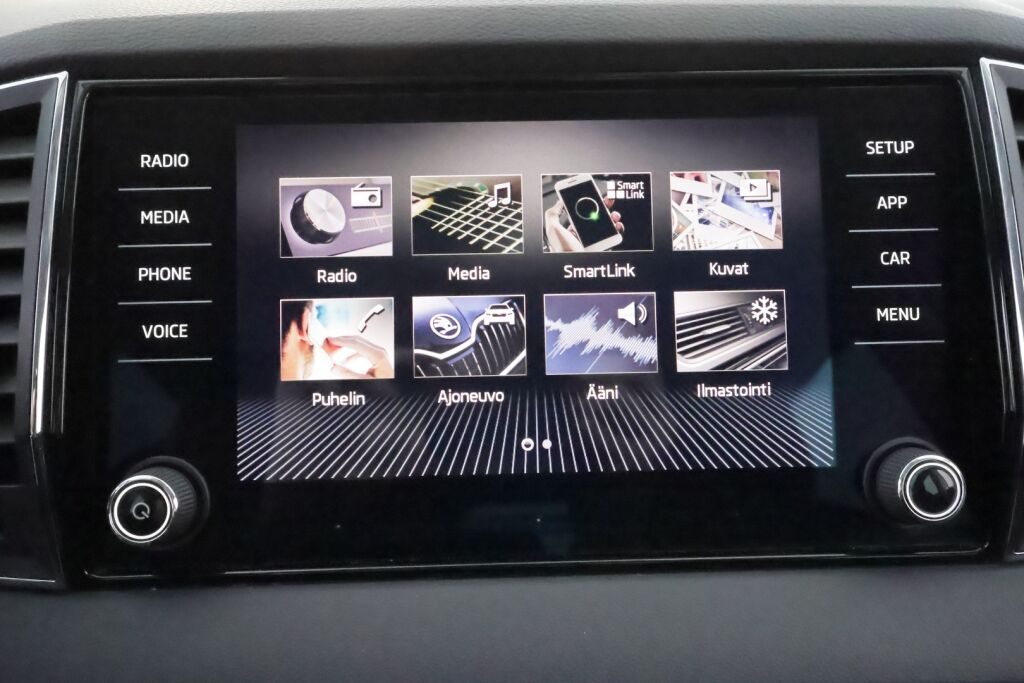 Skoda Karoq 2019 Valkoinen