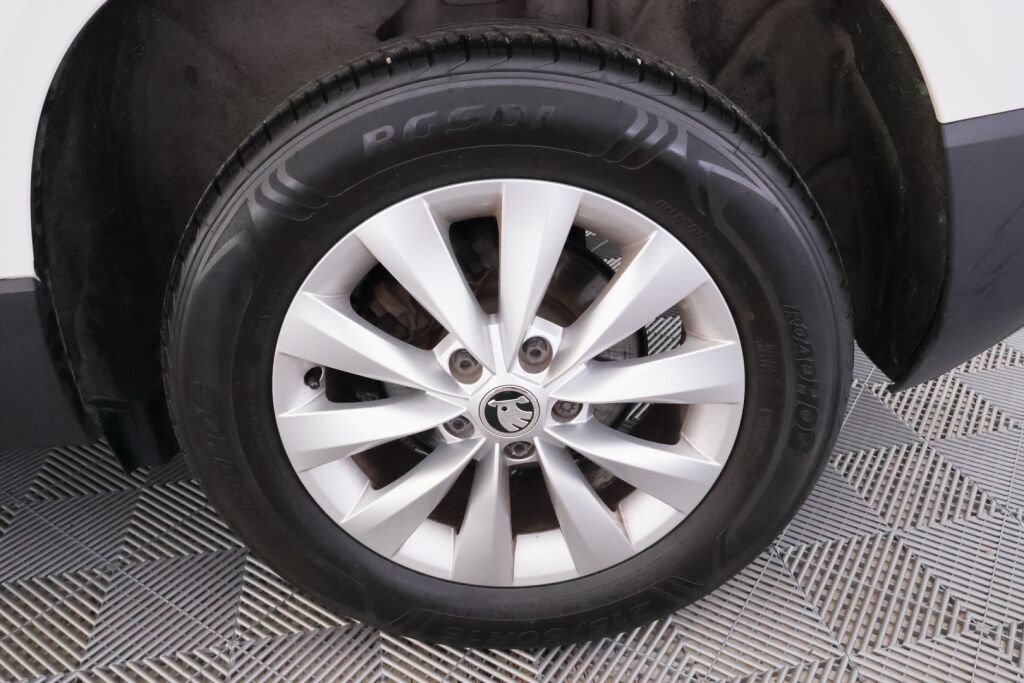 Skoda Karoq 2019 Valkoinen