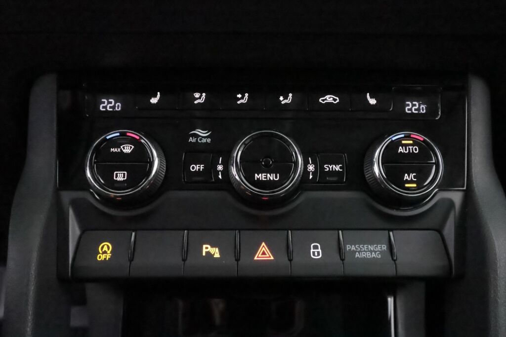 Skoda Karoq 2019 Valkoinen