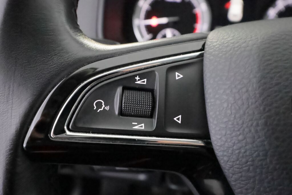 Skoda Karoq 2019 Valkoinen