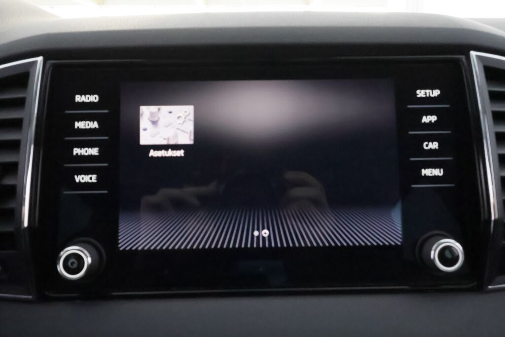 Skoda Karoq 2019 Valkoinen