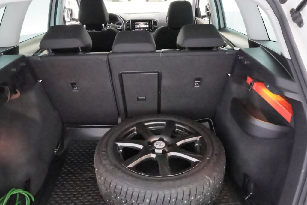 Skoda Karoq 2019 Valkoinen