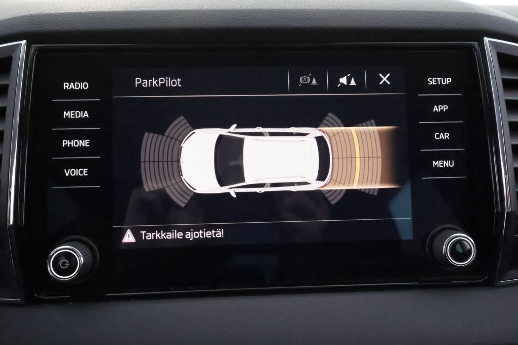 Skoda Karoq 2019 Valkoinen