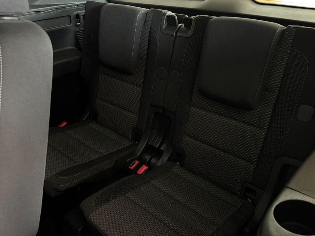 Volkswagen Touran 2023 Harmaa