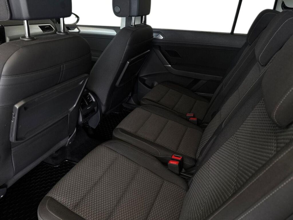 Volkswagen Touran 2023 Harmaa