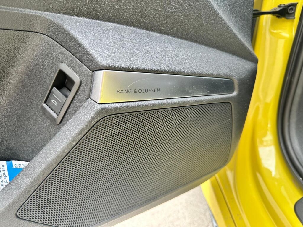 Audi RS 3 2023 Keltainen